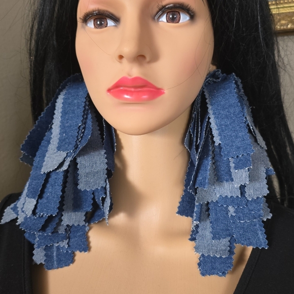 Handcrafted denim tassel earrings - Picture 4 of 4